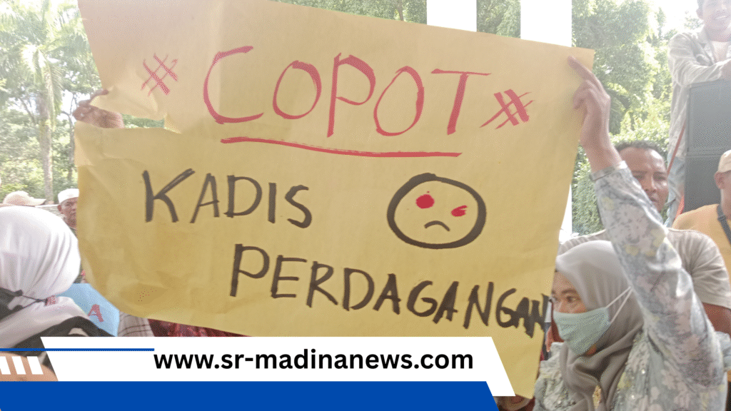 Umak-umak Pedagang Pasar Baru Tuntut Copot Kadis Perindag Madina