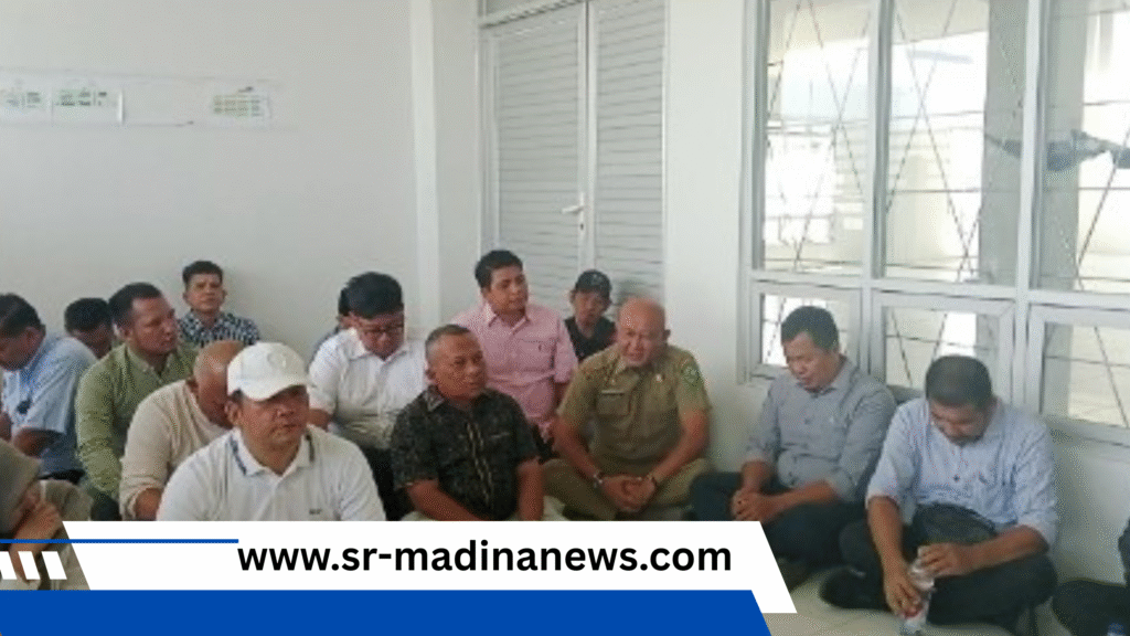 Ketua DPRD dan Kadis Perindag Madina Tinjau Pasar Baru, Pedagang Keluhkan Fasilitas Tak Berfungsi.