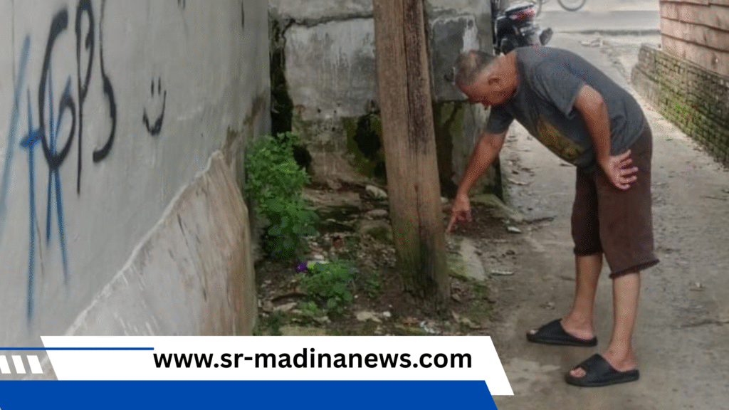 Warga Desak PLN Segera Ganti Tiang Listrik Yang Nyaris Patah