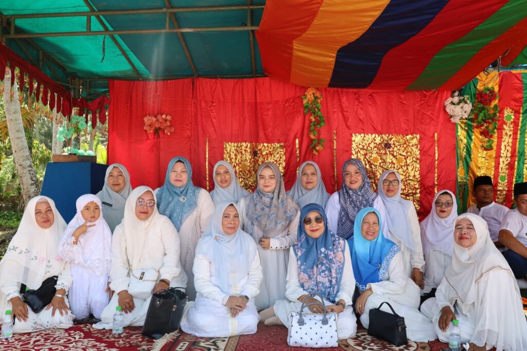 Ny.Yupri Astuti Saipullah Hadiri Kegiatan Sejuta Sholawat