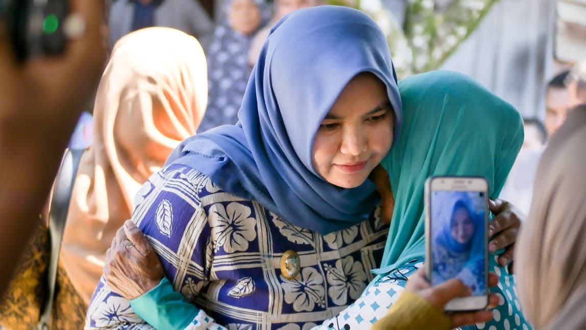 Pemkab Madina Dan PMI Serahkan Bantuan Kepada Korban Kebakaran