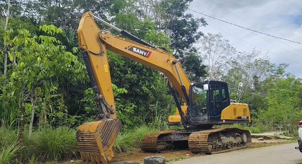 Penambang Emas Ilegal Tanpa Izin Memakai Alat Berat Meresahkan