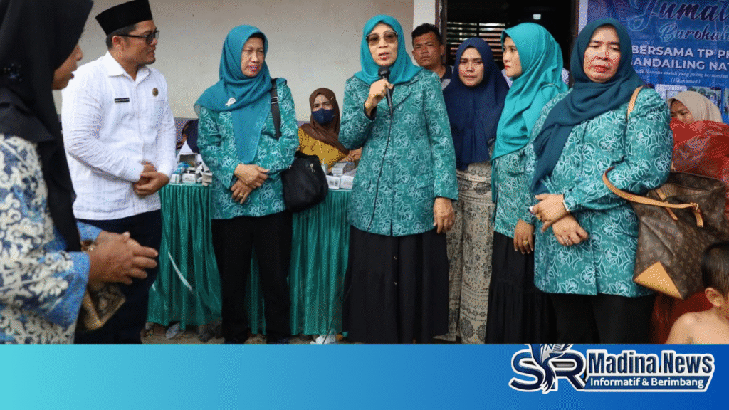 Tak Sekadar Bantuan, TP PKK Madina Hibur Anak-Anak Korban Banjir