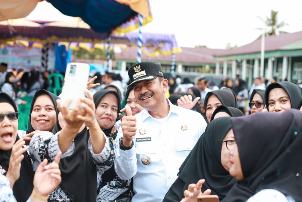 Bupati Madina Membuka Pekan Olahraga Dan Seni PGRI Di Batahan