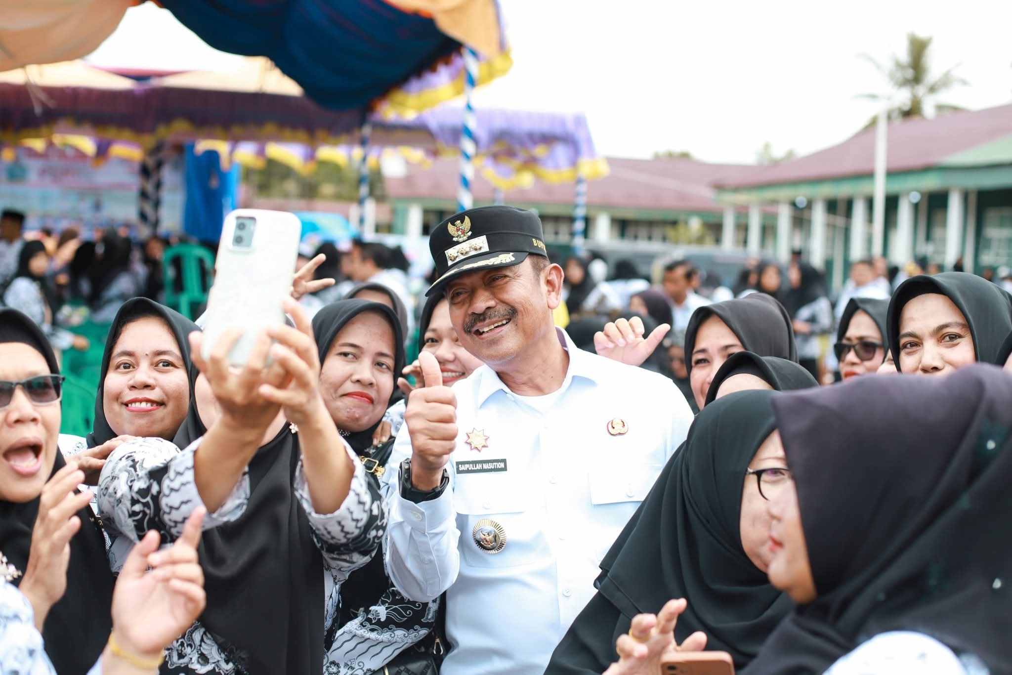 Bupati Madina Membuka Pekan Olahraga Dan Seni PGRI Di Batahan