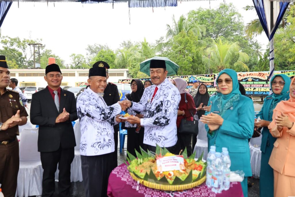 Peringatan Hari Guru Nasional Yang Ke-80 Berjalan Khidmat