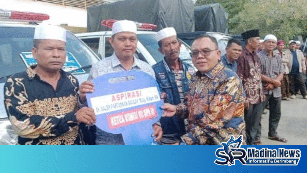 Saleh Partaonan Daulay Menyerahkan Bantuan Aspirasi Berupa Ambulance dan Mobil Jenazah.
