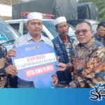 Saleh Partaonan Daulay Menyerahkan Bantuan Aspirasi Berupa Ambulance dan Mobil Jenazah.