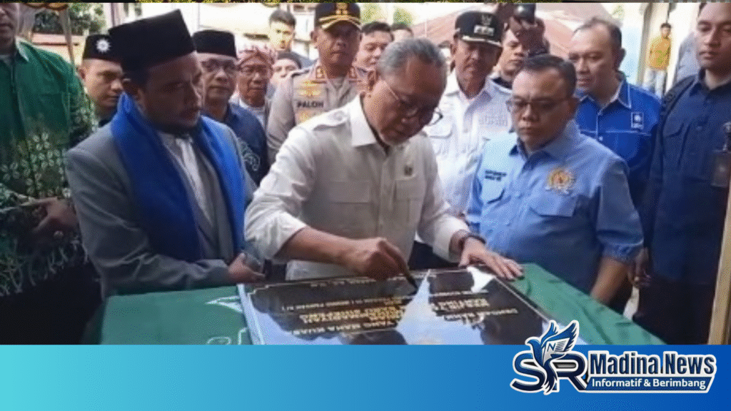 Menko Pangan RI Tanda Tangani Prasasti Masjid Muhammadiyah serta membantu pembangunan nya.