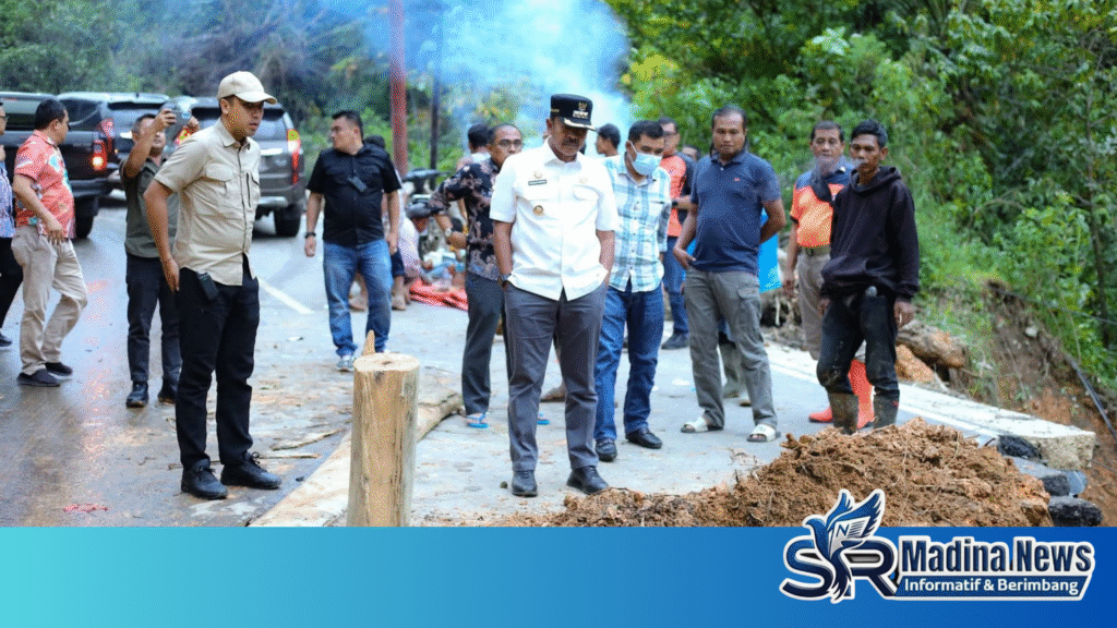 Jalan Nyaris Putus, Bupati Madina Minta Pemprov Sumut Perbaiki Jalan Amblas.