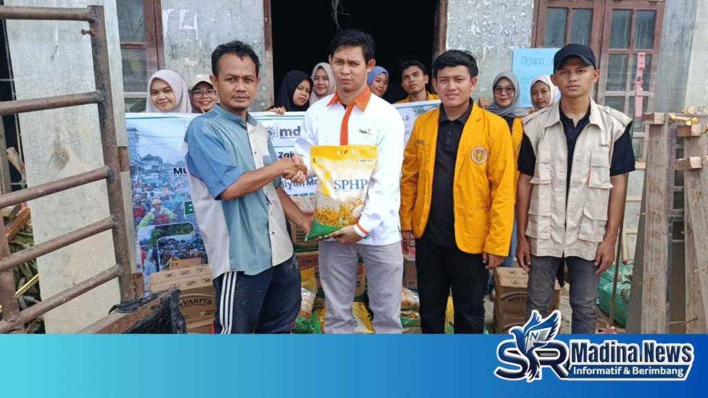 Lazismu Madina Bagikan Sembako Bagi Korban Banjir di Muara Batang Angkola