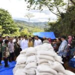 Bupati Madina Salurkan Bantuan Kepada Warga Banjar Melayu, Batang Natal