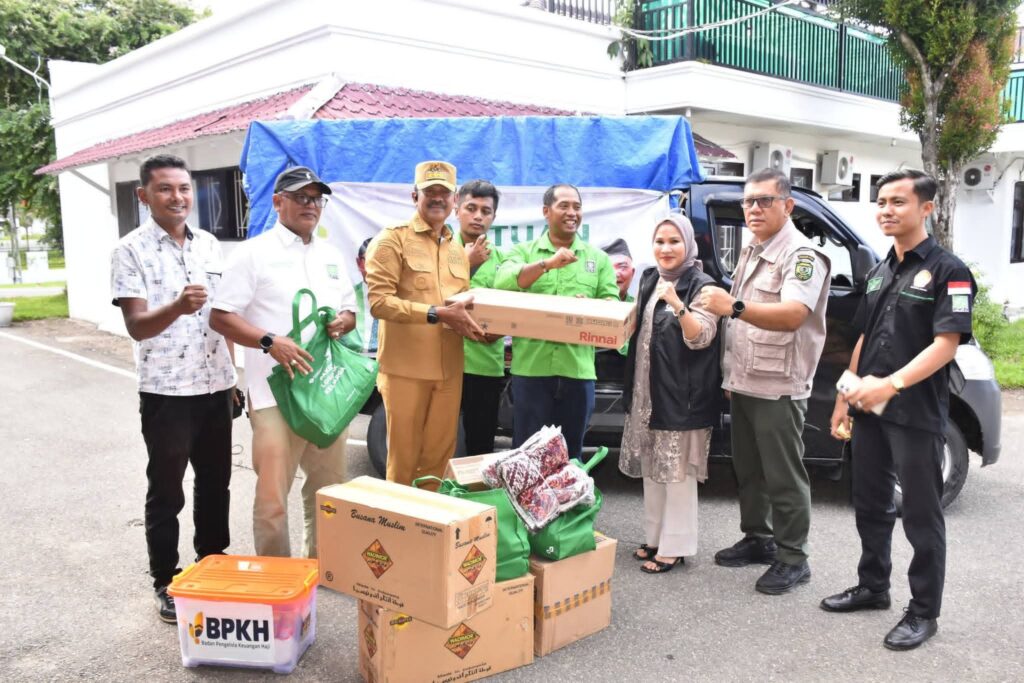 Bupati Madina Terima Ratusan Paket Bantuan Bencana Dari DPP PKB