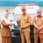 Bupati Madina Serahkan Ambulans Ke Empat Kecamatan Di Madina