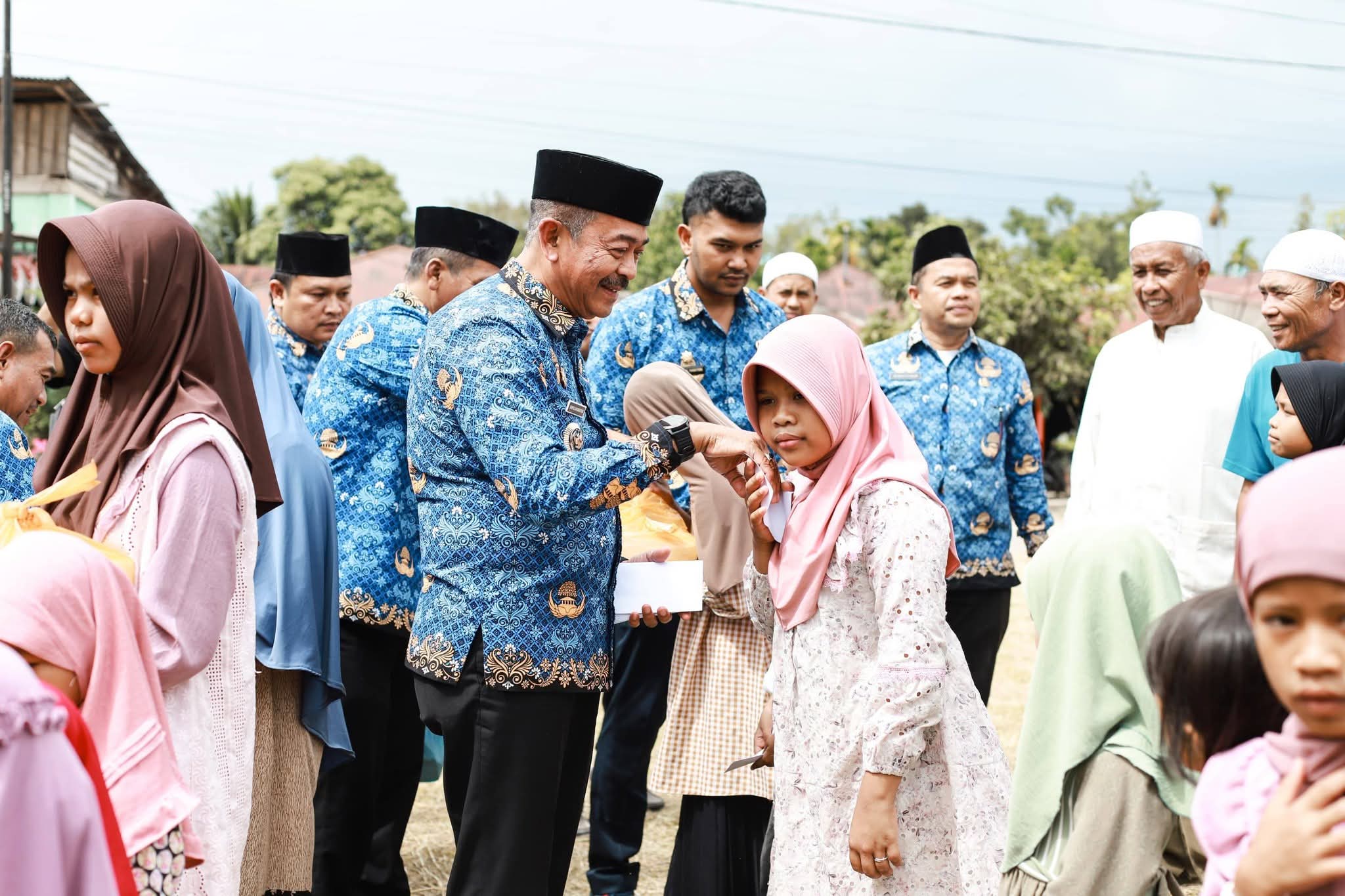 Saipullah Nasution Serankan Santunan Kepada 83 Anak Yatim Di Aek Galoga, Panyabungan