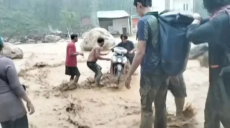 Jelang Ramadhan, Tapteng Di Terjang Banjir