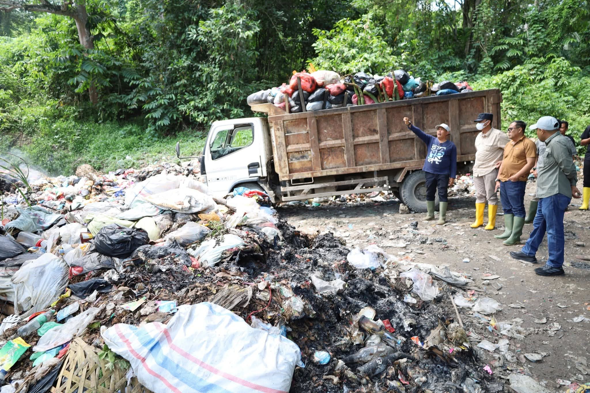 Bupati Saipullah Merespons Keluhan Warga Terkait Tumpukan Sampah