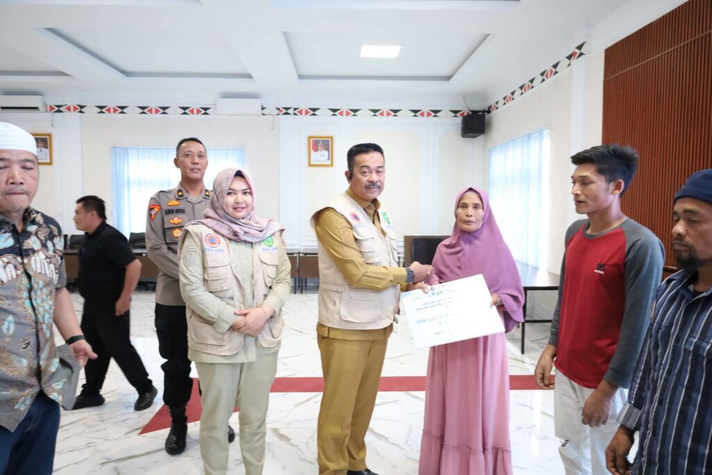 Pemkab Madina Salurkan Bantuan Rumah Kepada Warga Terdampak Bencana