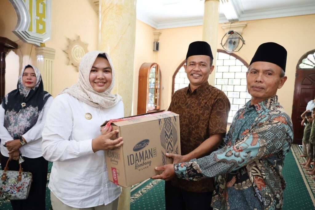 Wakil Bupati Santuni Anak Yatim Piatu Di Tambangan