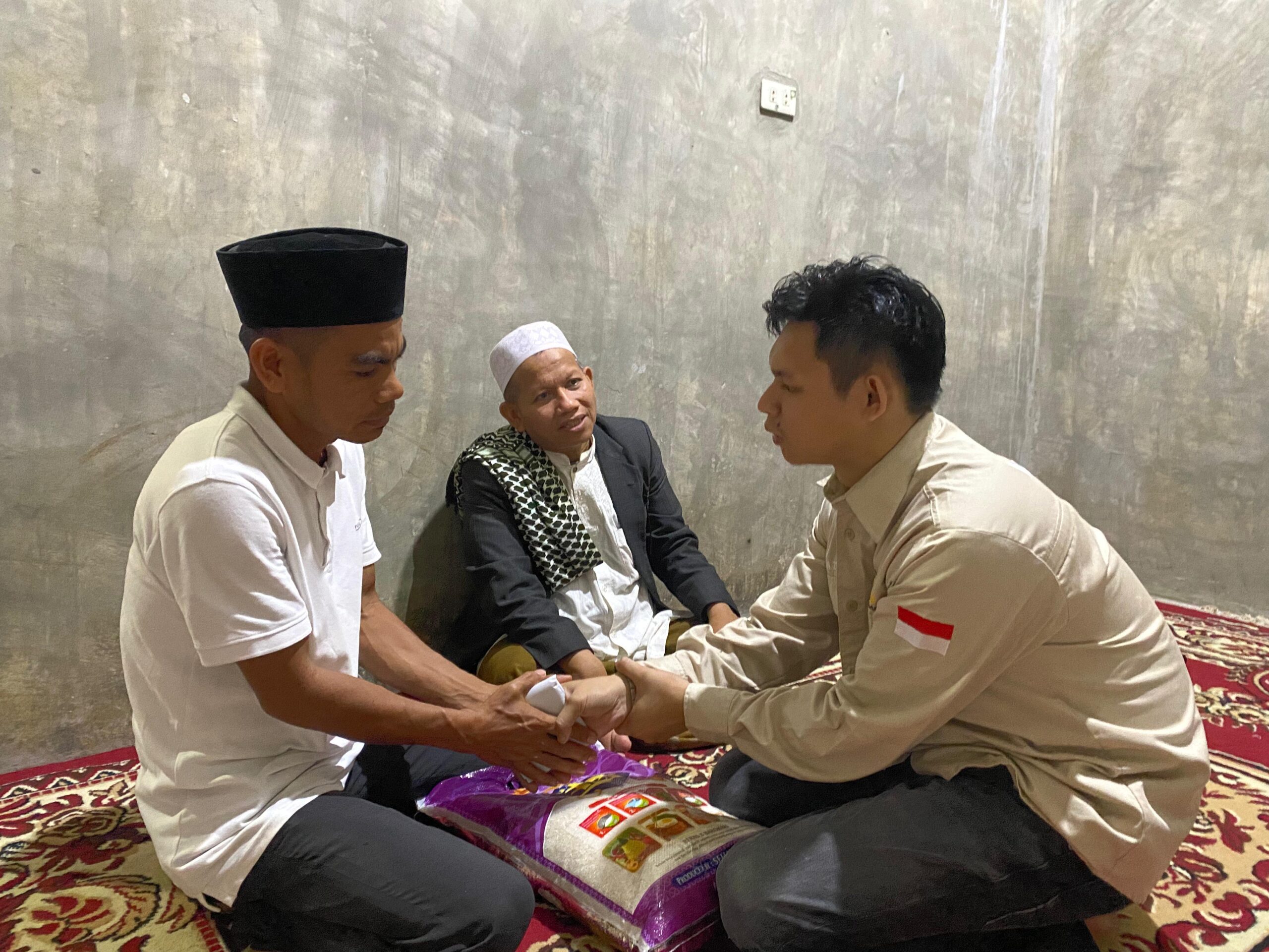 Lazismu Madina Salurkan Bantuan untuk Korban Kebakaran di Bukit Malintang