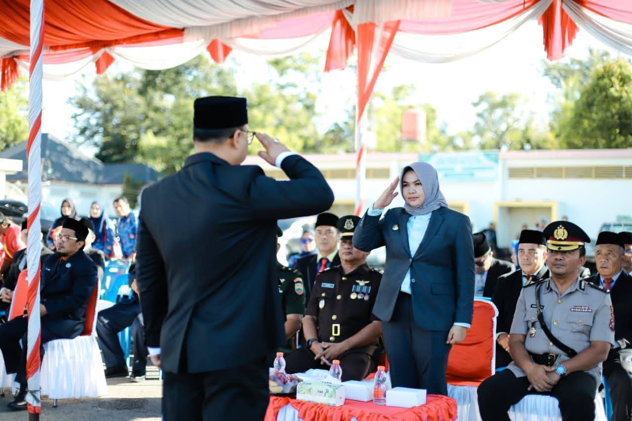 Pimpin Upacara Hardiknas, Wakil Bupati Atika Apresiasi Tenaga Pendidikan