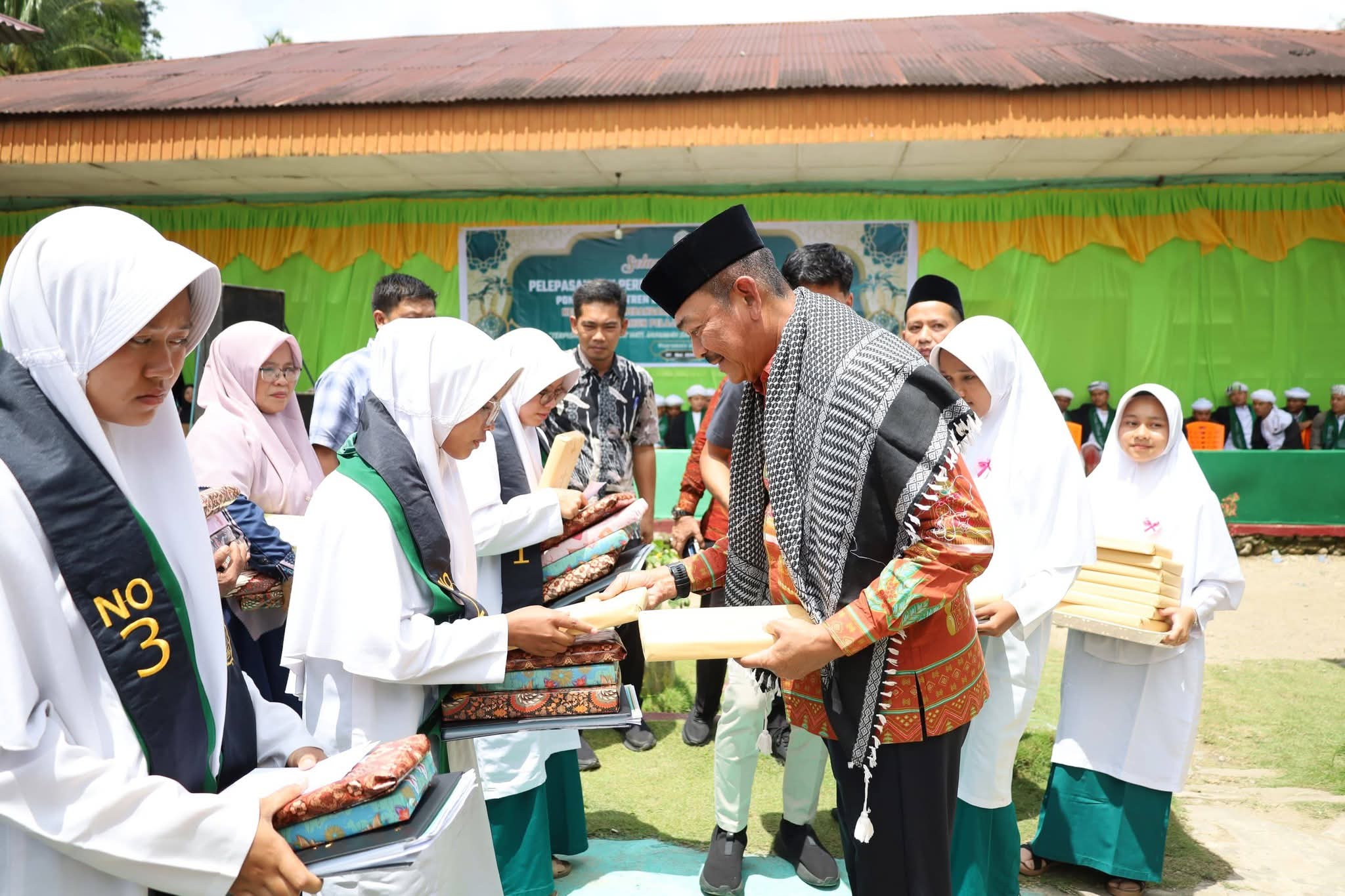 Pemkab Mandailing Natal Fasilitasi Lulusan Pesantren Tempuh Pendidikan Tinggi