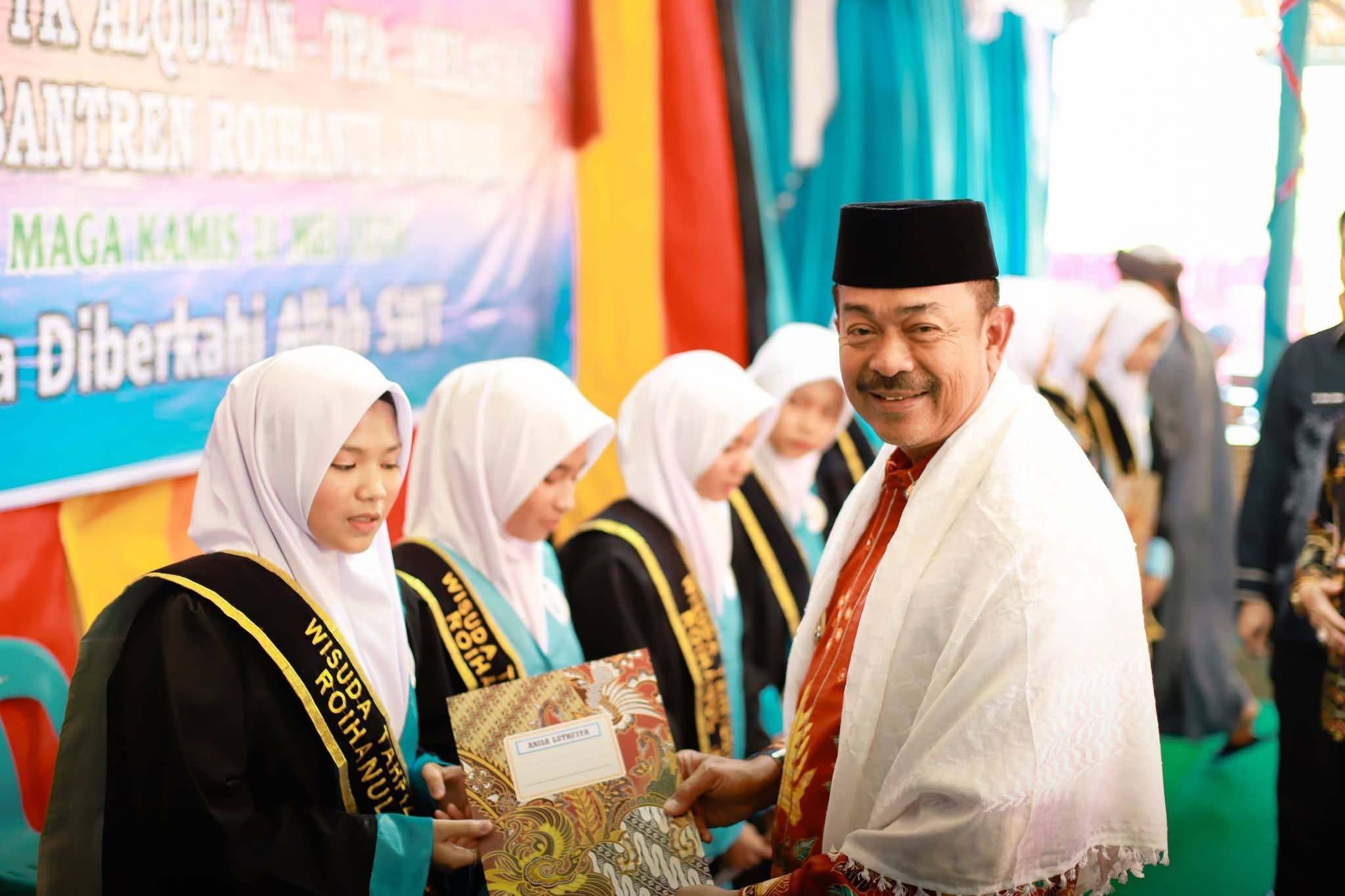 Bupati Saipullah Sampaikan Pesan Penting Kepada Santri Roihanul Jannah