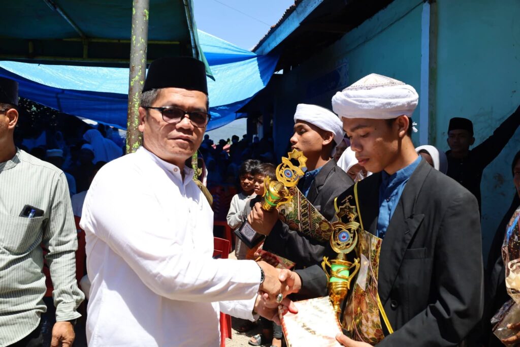 Pj. Sekda Madina Hadiri Penamatan Dan Penyerahan Ijazah Pondok Pesantren Ma’had Daud Azhar