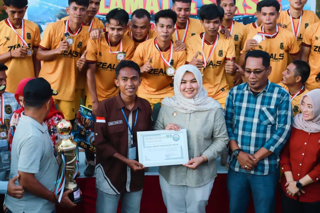 Wakil Bupati Apresiasi Panitia Sepak Bola Antar Mahasiswa Se-Pantai Barat