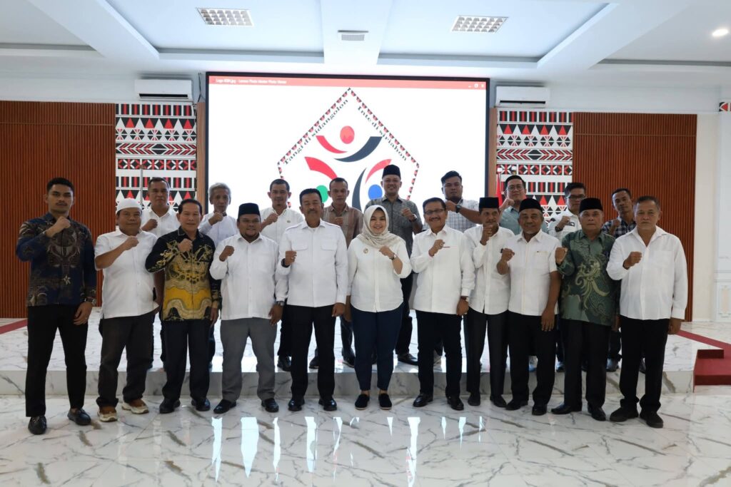 Bupati Saipullah Terima Audiensi Ikatan Keluarga Batang Natal Di Aula Kantor Bupati