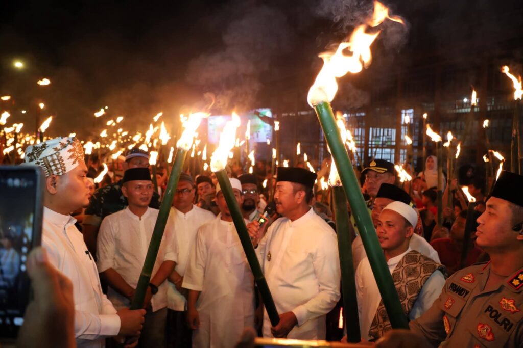 Pawai Obor Di Ikuti Lebih Dari Seribu Masyarakat Menandai Panyambutan Tahun Baru Islam
