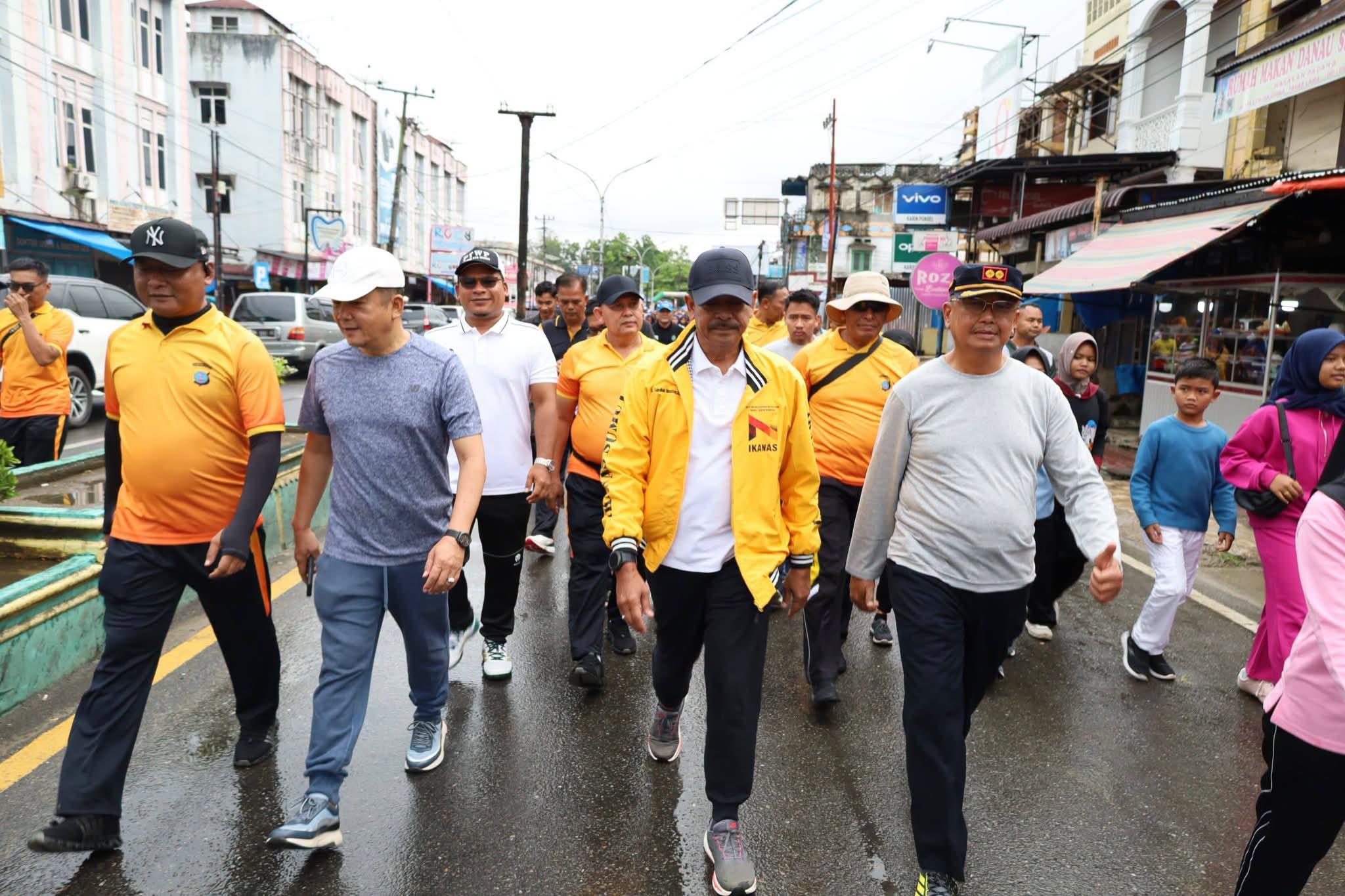 Bupati Saipullah Lepas Jalan Santai HUT Bhayangkara Ke-80