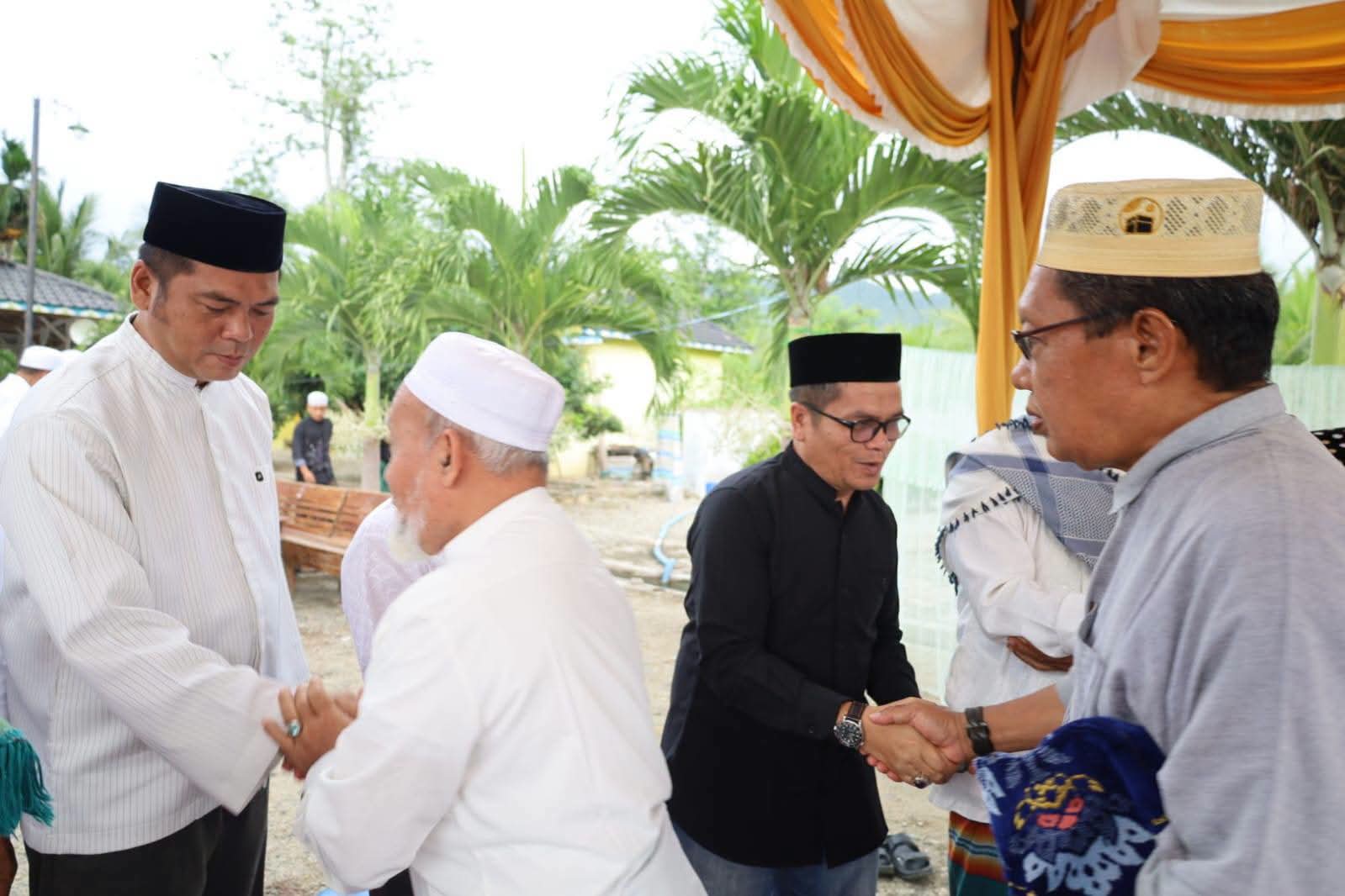 Sekda Madina Hadiri  Pengajian Majelis Taklim Baitul Bukhori Di Panyabungan Barat