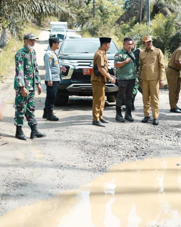 Bupati Saipullah Tinjau Ruas Jalan Bukit Mas Kubangan Tompek