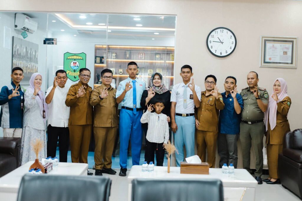Wakil Bupati Motivasi Dua Paskibra Sumut Terpilih Mewakili Mandailing Natal