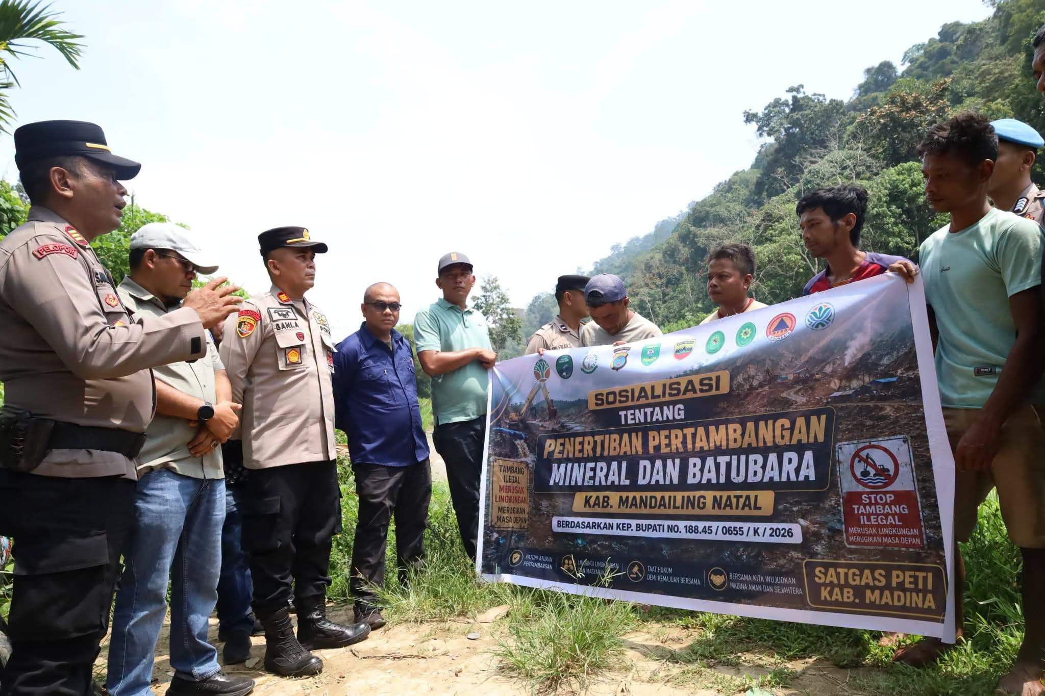 Satgas Penambang Tanpa Izin Menggelar Sosialisasi Penertiban Di Kotanopan Dan Tambangan
